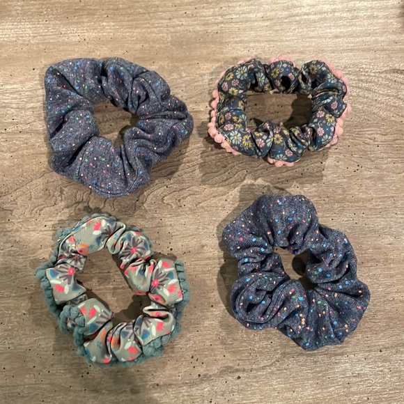 Fun print Scrunchies bundle NWOT - Picture 1 of 4